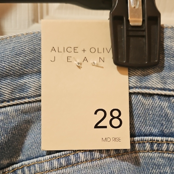 New Alice + Olivia Cay Cargo Jean Color Sea      Size 28 - Picture 5 of 8